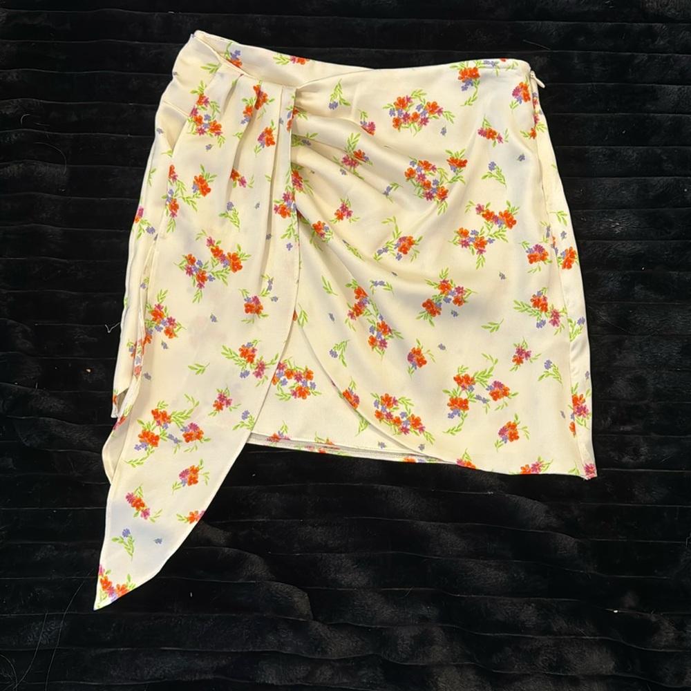 Zara Cream Satin Floral Mini Skirt Never Worn
